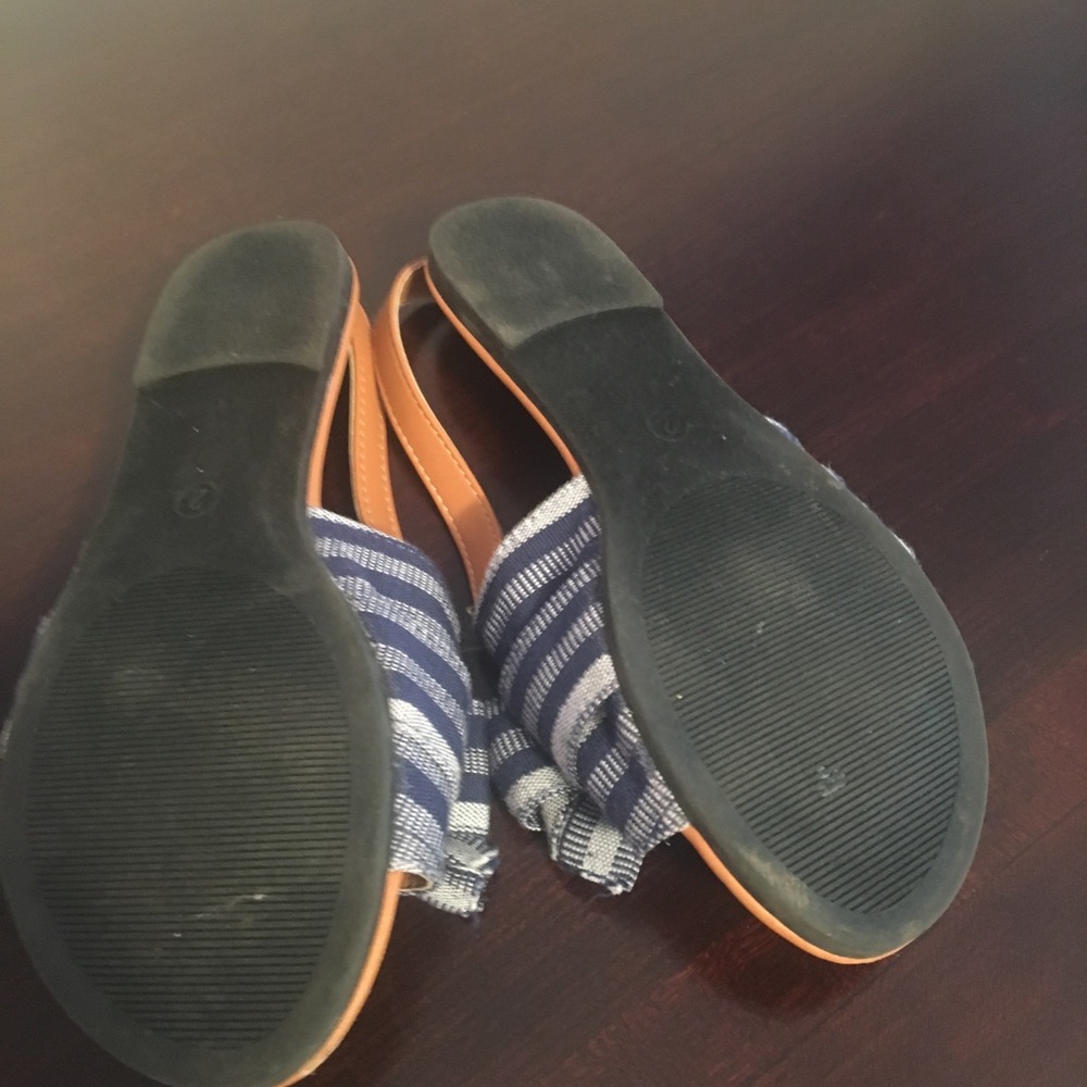 Restricted sandals - Picture 2 of 3